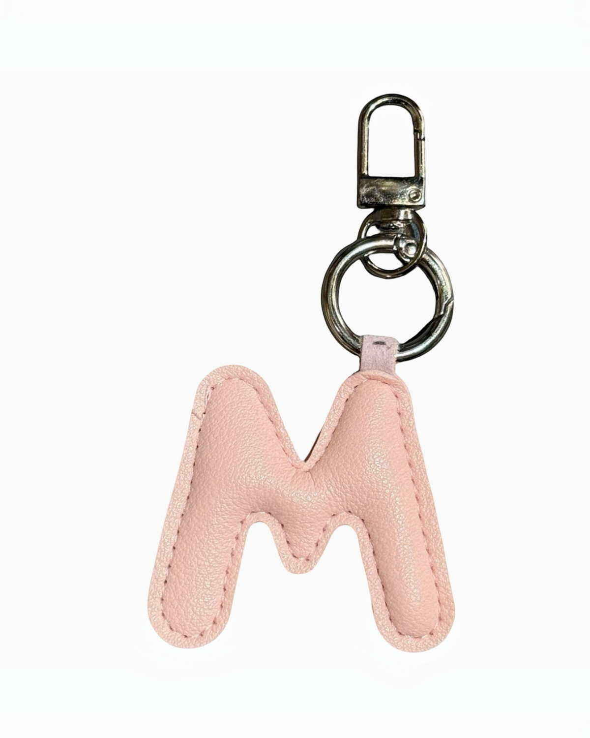 Charm bijou de sac BROCK LOUISA LEE en forme de lettre M rose en cuir avec mousqueton en métal argenté