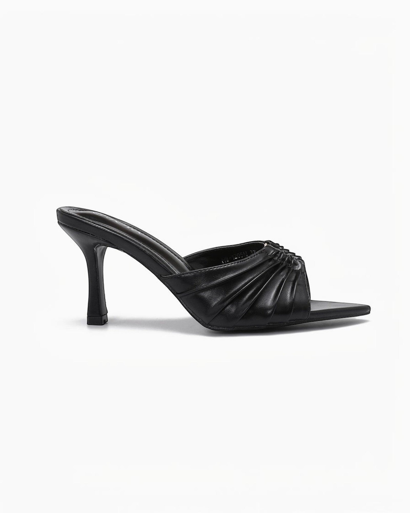 BROCK Mule JOIA PARIS noire à talon fin et brides plissées en cuir synthétique, talon 9 cm.