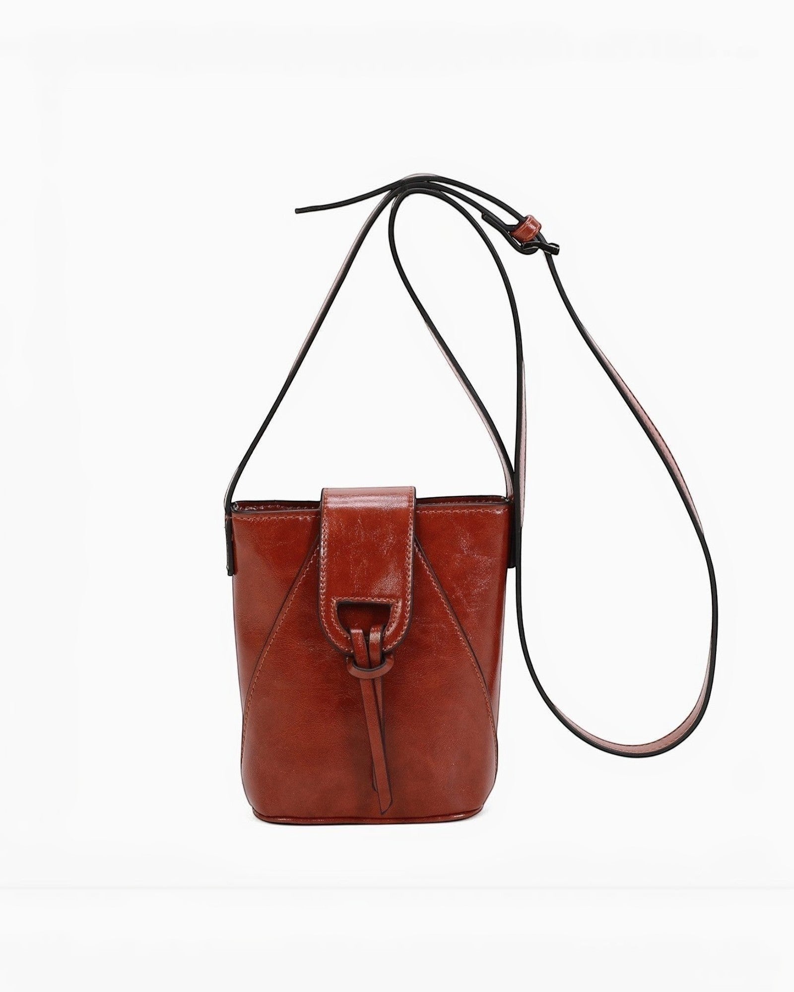 Pochette bandoulière marron en PU, fermeture zippée et rabat, par INES DELAURE
