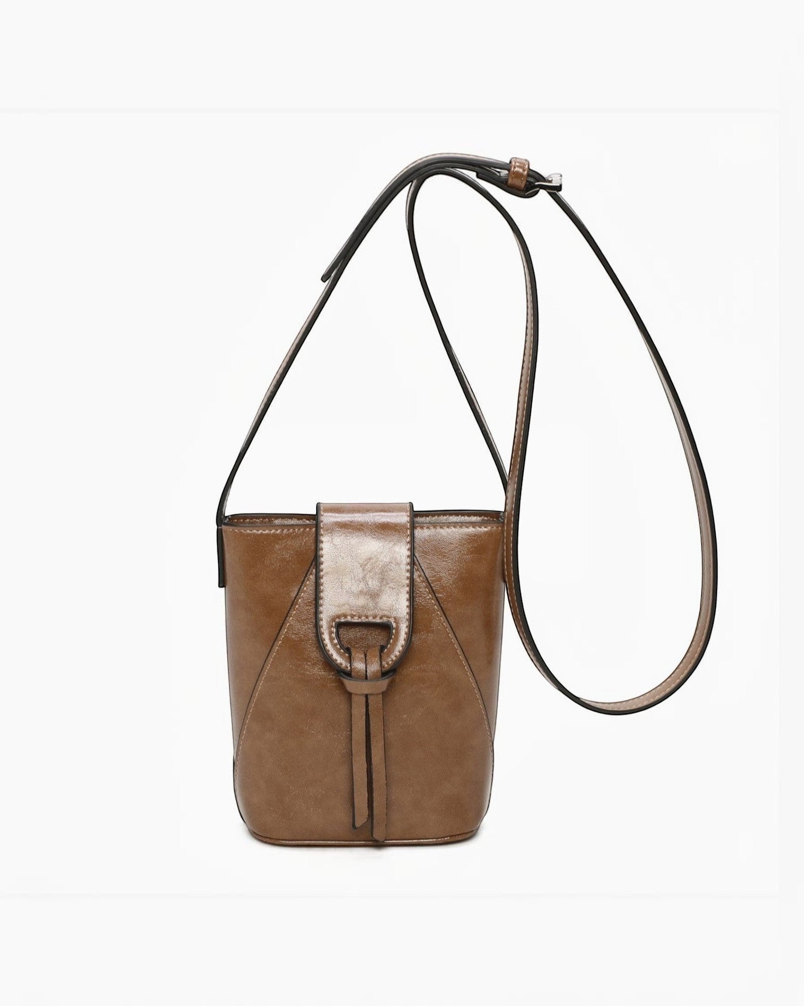 Pochette bandoulière INES DELAURE en PU marron, fermeture zippée et rabat, idéale pour le quotidien.
