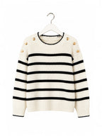 Pull marinière BROCK en maille de coton blanc et noir avec col rond, bordures ondulées et boutons dorés aux épaules