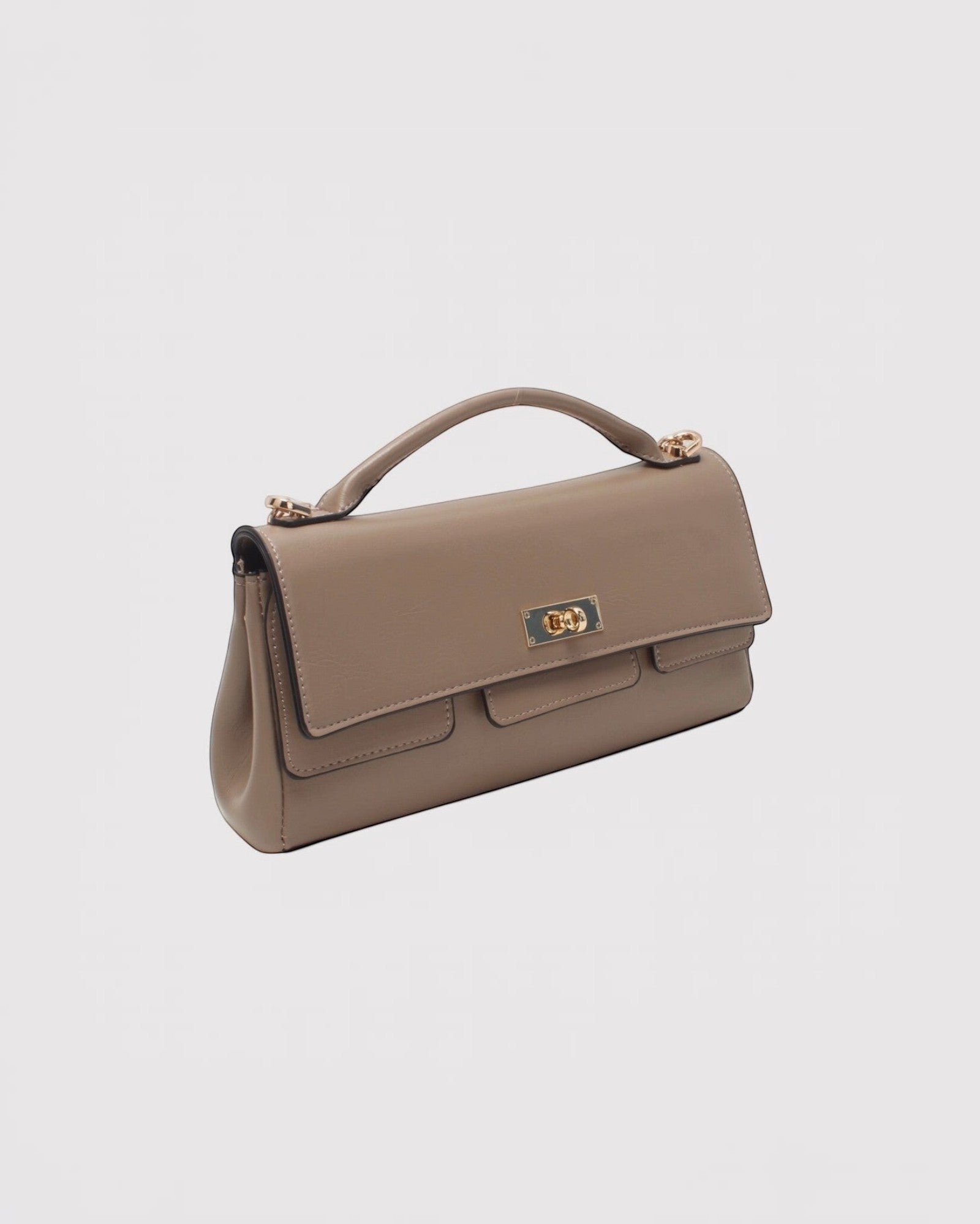 Sac baguette beige en cuir PU avec fermoir tourniquet doré et poignée supérieure. Marque BROCK.