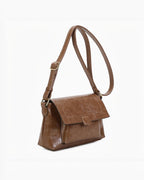 Sac bandoulière marron en PU INES DELAURE zippé avec rabat et poche extérieure, idéal pour un usage quotidien.