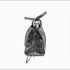 Sac à main LOUISA LEE Capucine Large en cuir irisé argenté, fabrication italienne, idéal pour ordinateur portable.