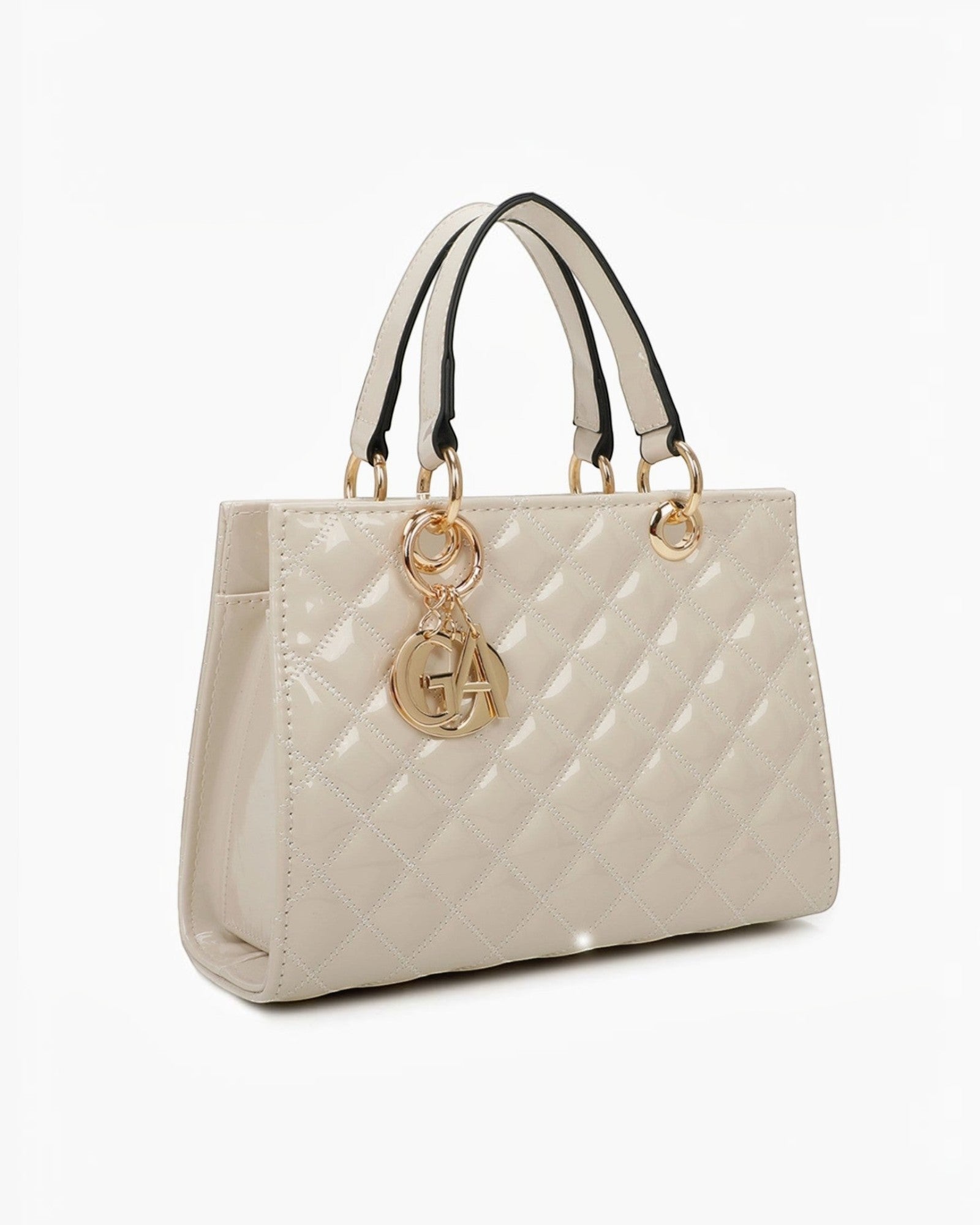 Sac à main Scarlett GALLANTRY en simili cuir brillant crème avec matelassage losange et pendentif logo doré.
