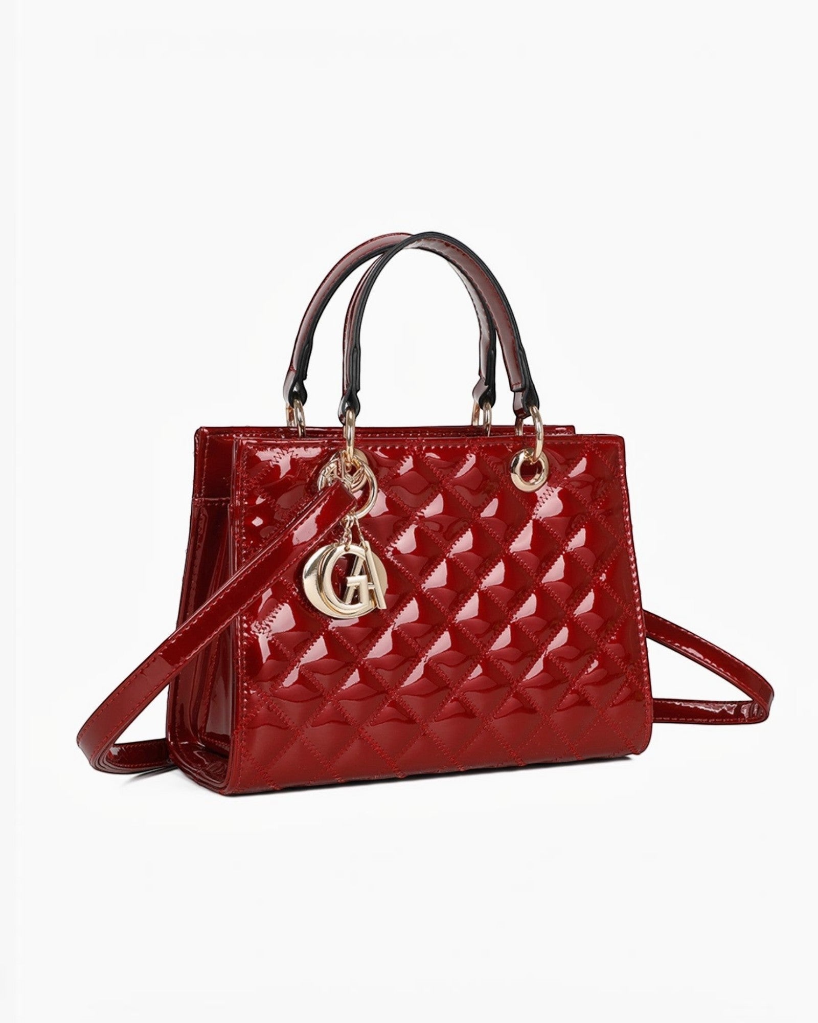 Sac à main rouge verni matelassé GALLANTRY avec pendentif logo doré, bandoulière amovible.