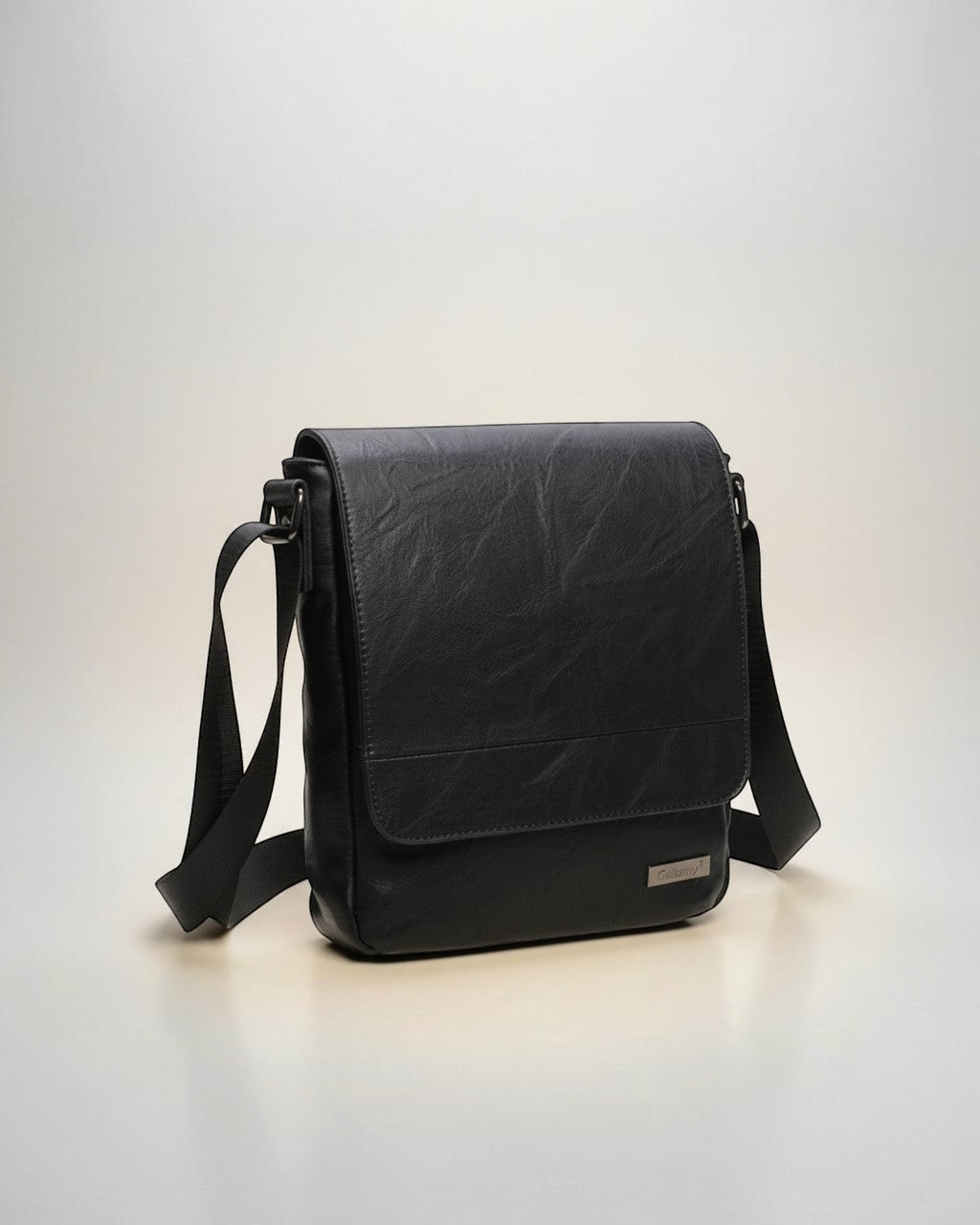 Sacoche homme Gallantry en cuir synthétique noir, bandoulière réglable, idéal pour le travail ou les sorties.