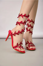 BROCK WOMEN sandales à talon aiguille rouges avec lanières en forme de feuilles ornées de strass
