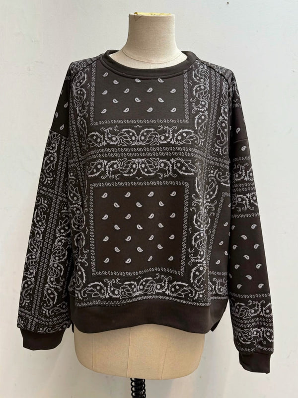 Sweat femme BROCK JOY'S FARFALLA noir à motif bandana blanc, col rond et coupe décontractée en coton mélangé