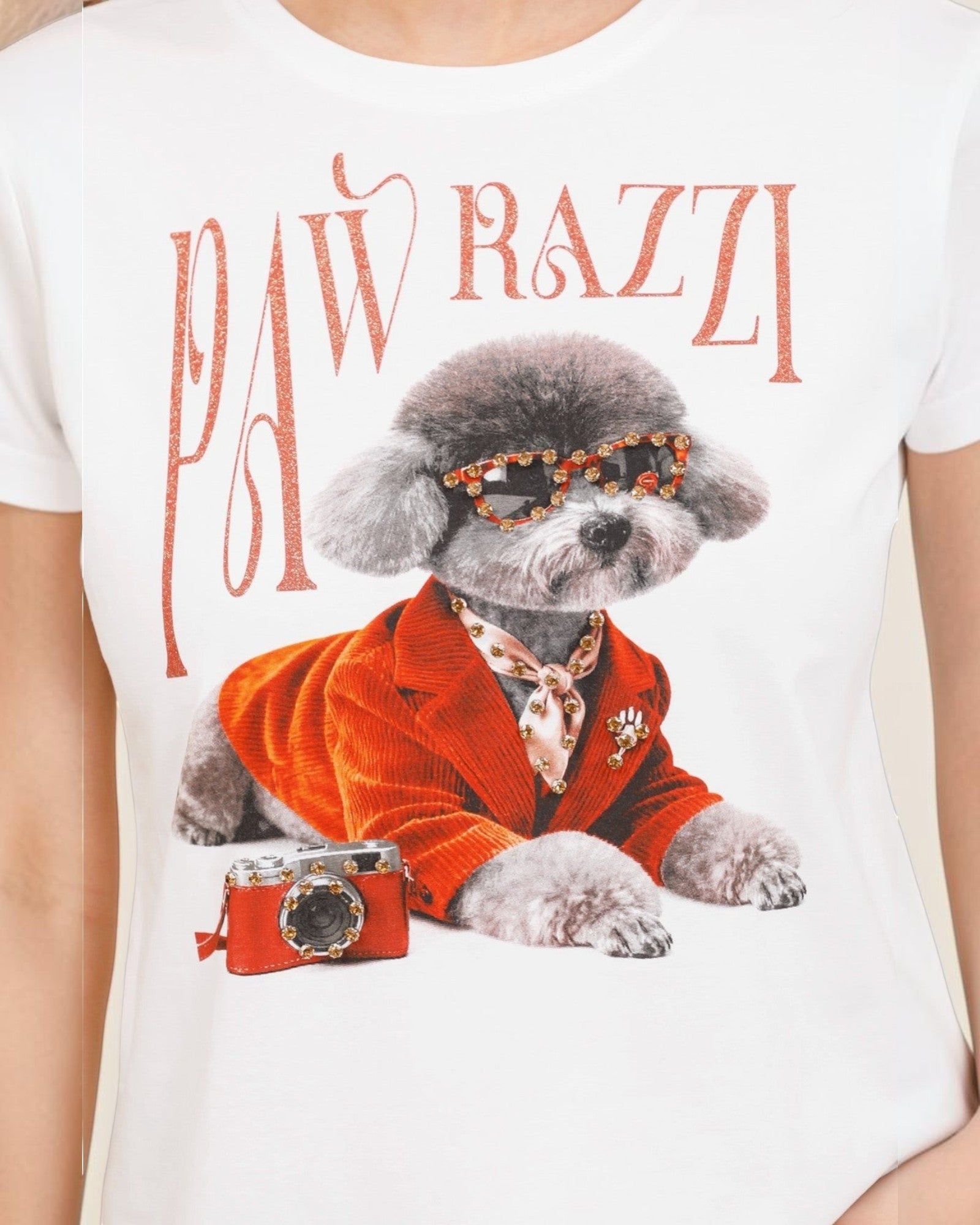 BROCK T-shirt blanc en coton pour femme avec imprimé chien stylé "Pawrazzi" et lunettes ornées.