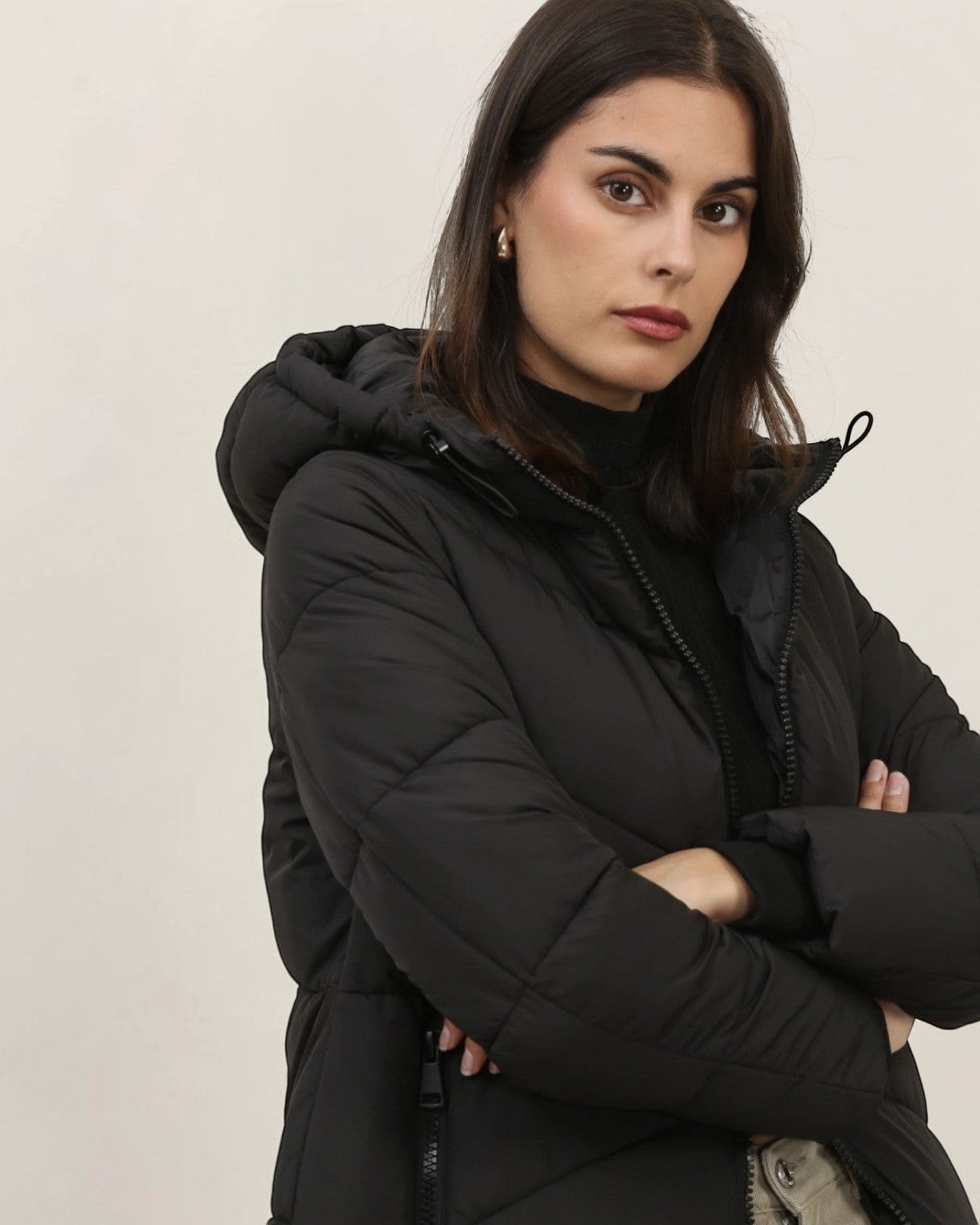 Doudoune Mi-Longue à Capuche Matelassée Chevron Attrait Paris