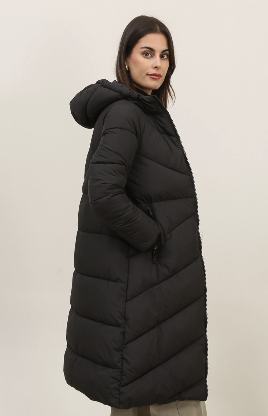 Doudoune Mi-Longue à Capuche Matelassée Chevron Attrait Paris