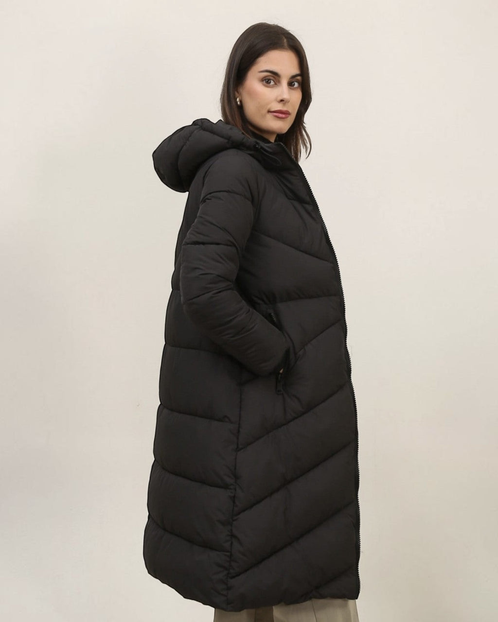 Doudoune Mi-Longue à Capuche Matelassée Chevron Attrait Paris