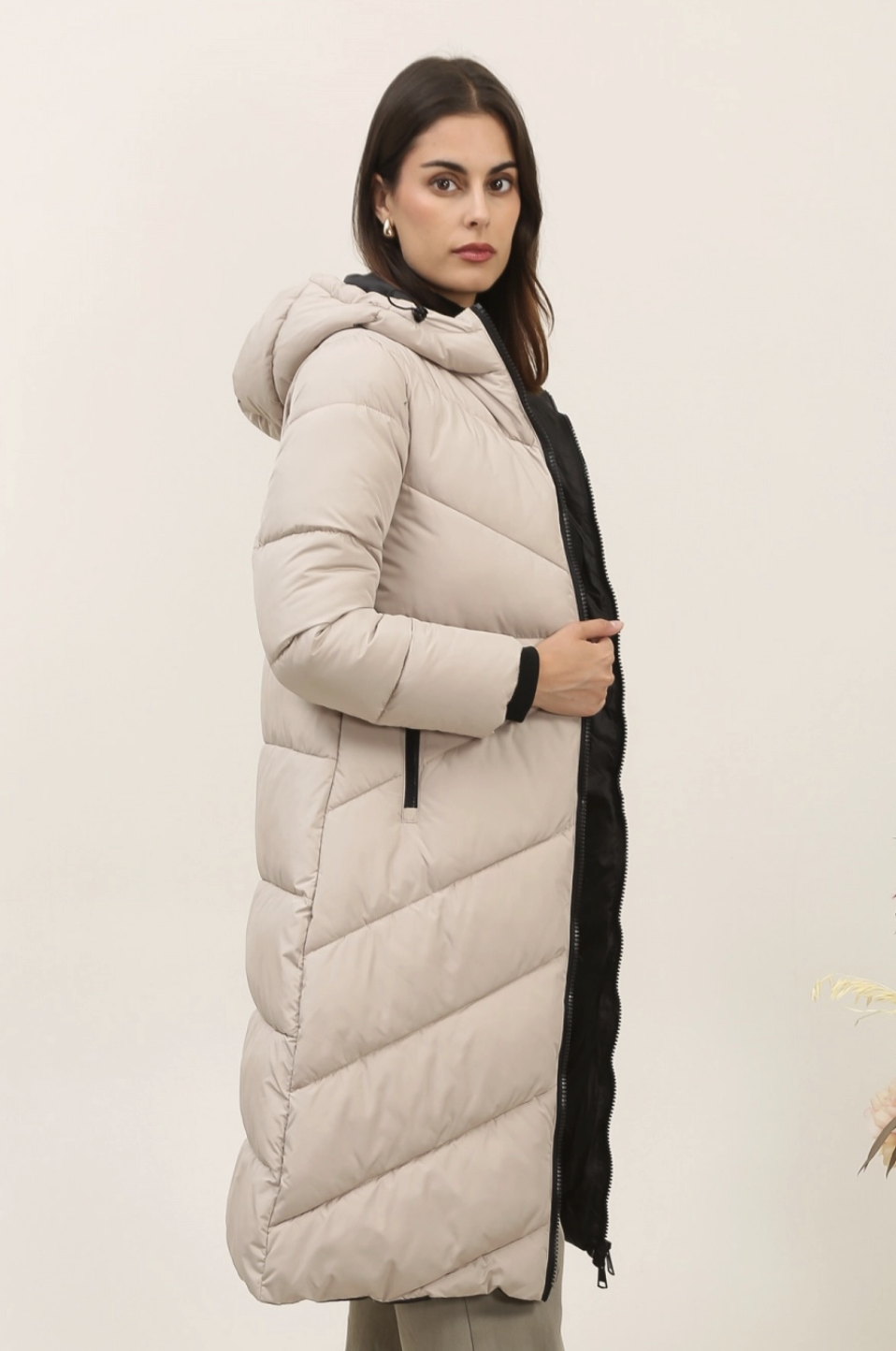 Doudoune Mi-Longue à Capuche Matelassée Chevron Attrait Paris