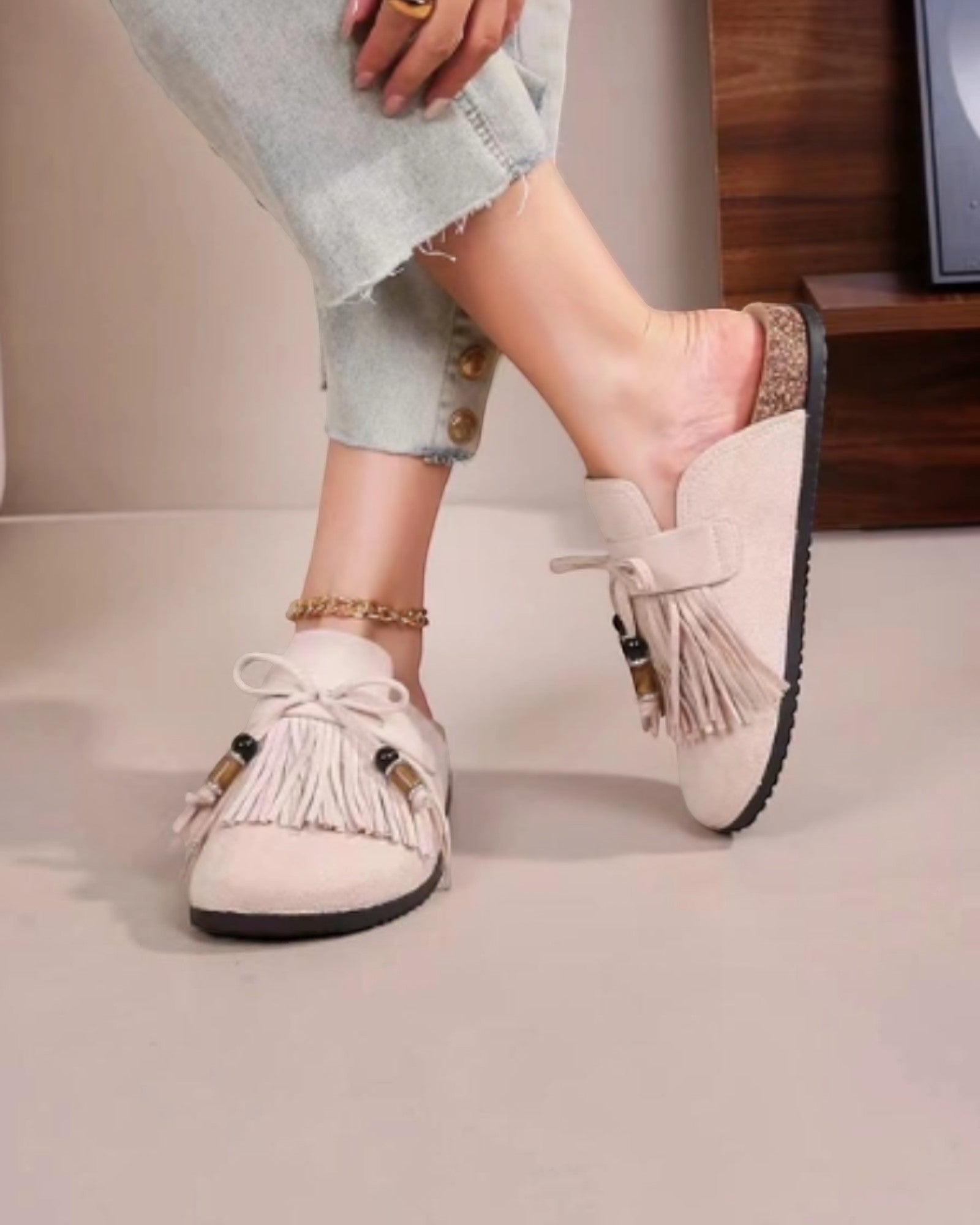 Mules Suédine Bride Franges Pompons Perlés Semelle Effet Bois – Cink-me