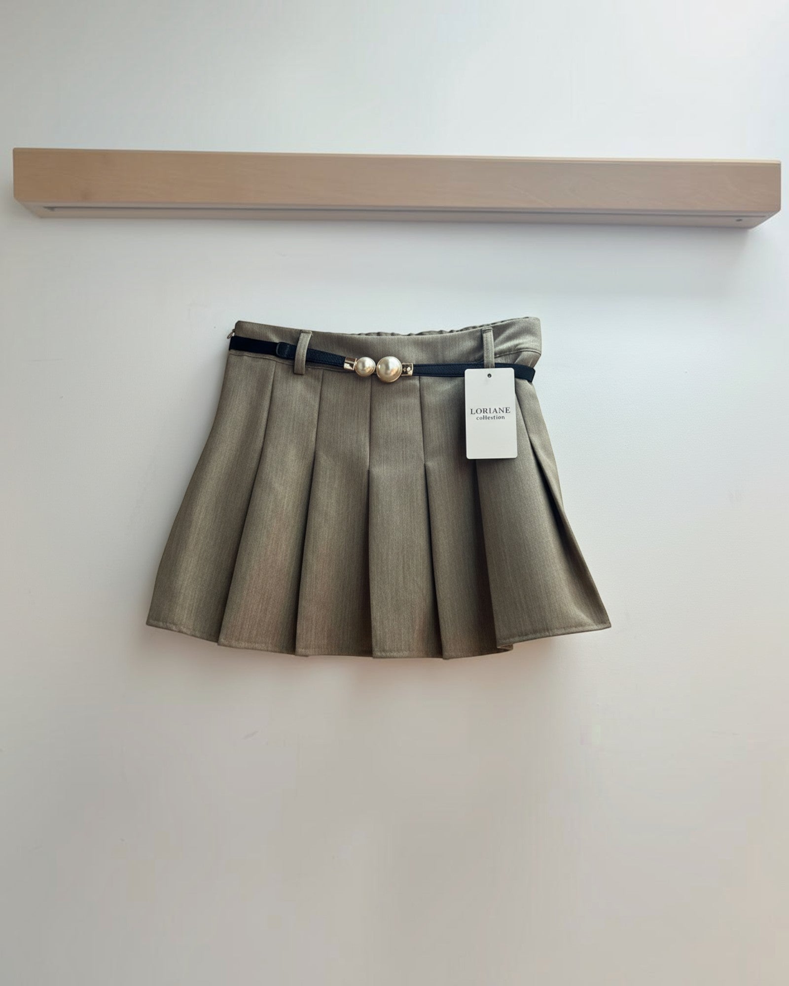 Jupe Courte Plissée Ceinture Fermeture Latérale – LORIANE