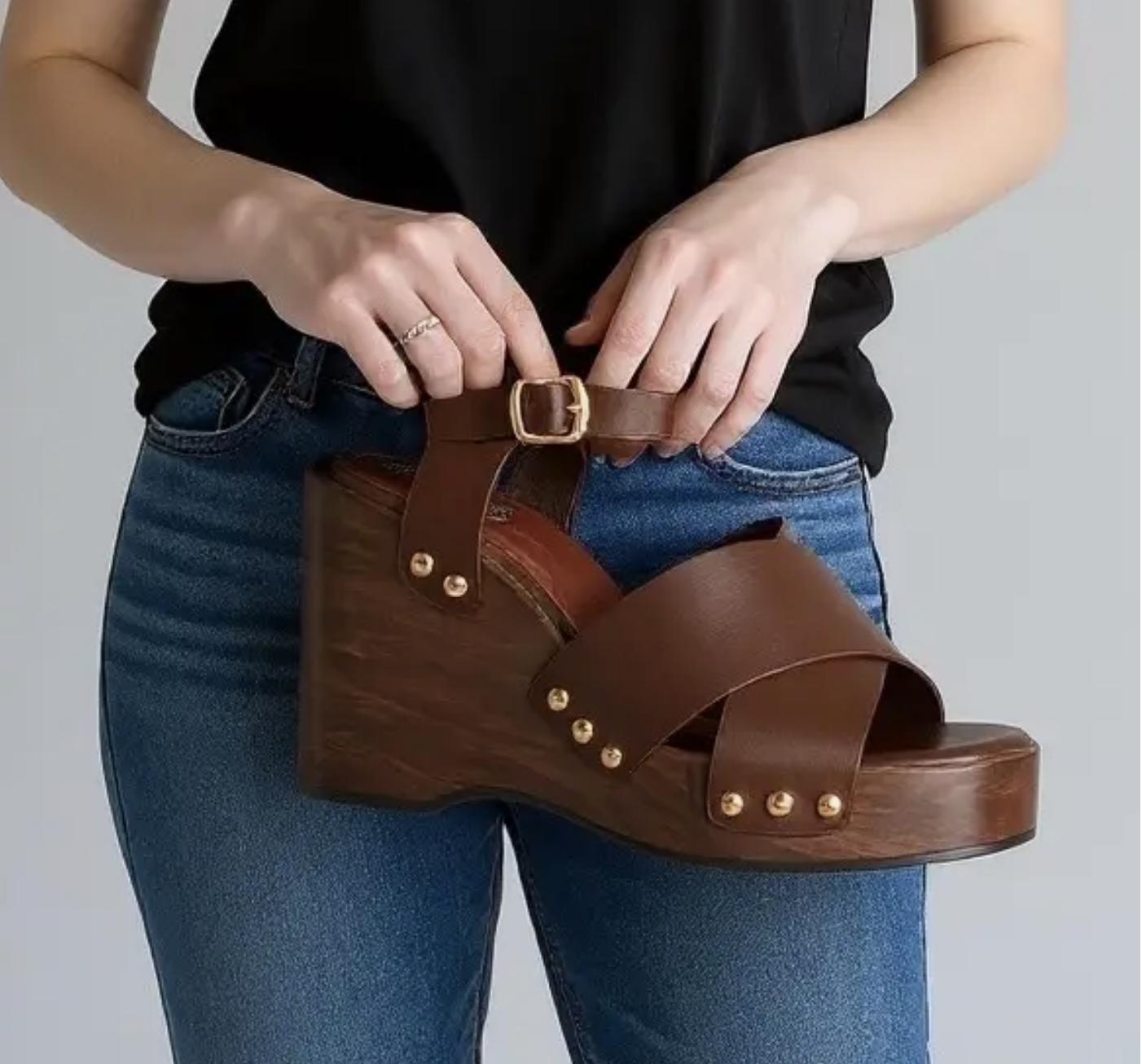 Sandales Compensées Brides Croisées Cloutées BELLICY / Cink-me