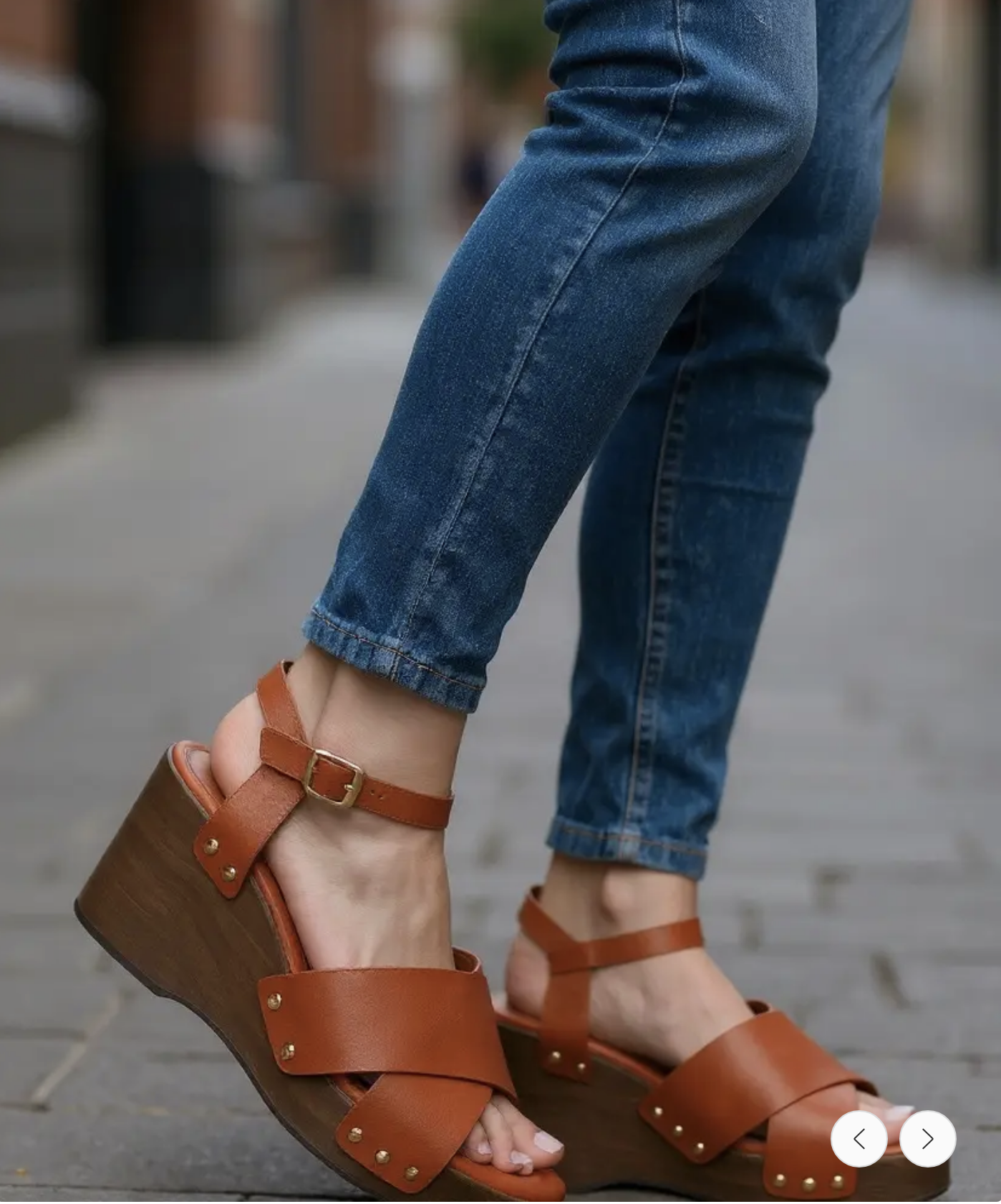 Sandales Compensées Brides Croisées Cloutées BELLICY / Cink-me