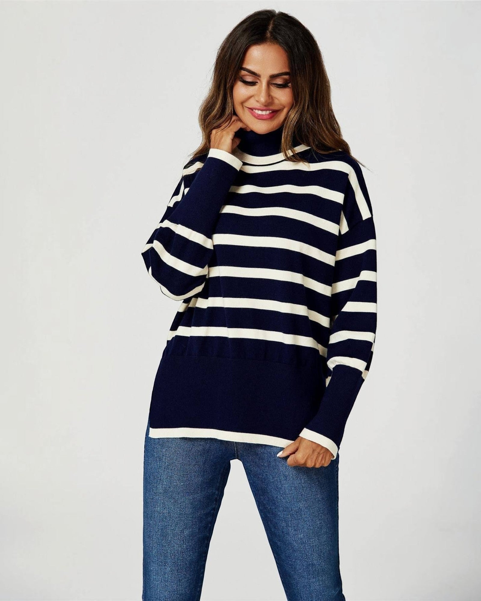 Pull à col roulé à rayures en bleu marine  FS collection