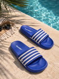 claquettes en plastique de couleur bleu idéal pour la plage pour petit et grand.
