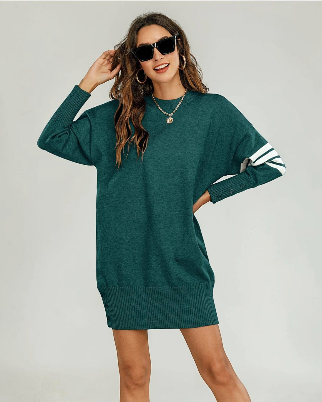 Robe pull tunique en tricot à rayures blanches en vert foncé  FS collection