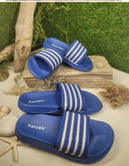 claquettes en plastique de couleur bleu idéal pour la plage pour petit et grand.