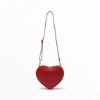 Pochette en forme de cœur rouge en cuir lisse LOUISA LEE, fabrication italienne, avec bandoulière réglable.