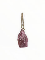 Sac à main LOUISA LEE en cuir de vachette irisé rose avec effet plissé et bandoulière chaîne dorée