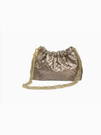 Sac à main LOUISA LEE en cuir de vachette irisé bronze avec effet plissé et bandoulière en chaîne dorée