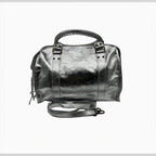 Sac à main LOUISA LEE Capucine Large en cuir irisé argenté, fabrication italienne, idéal pour ordinateur portable.
