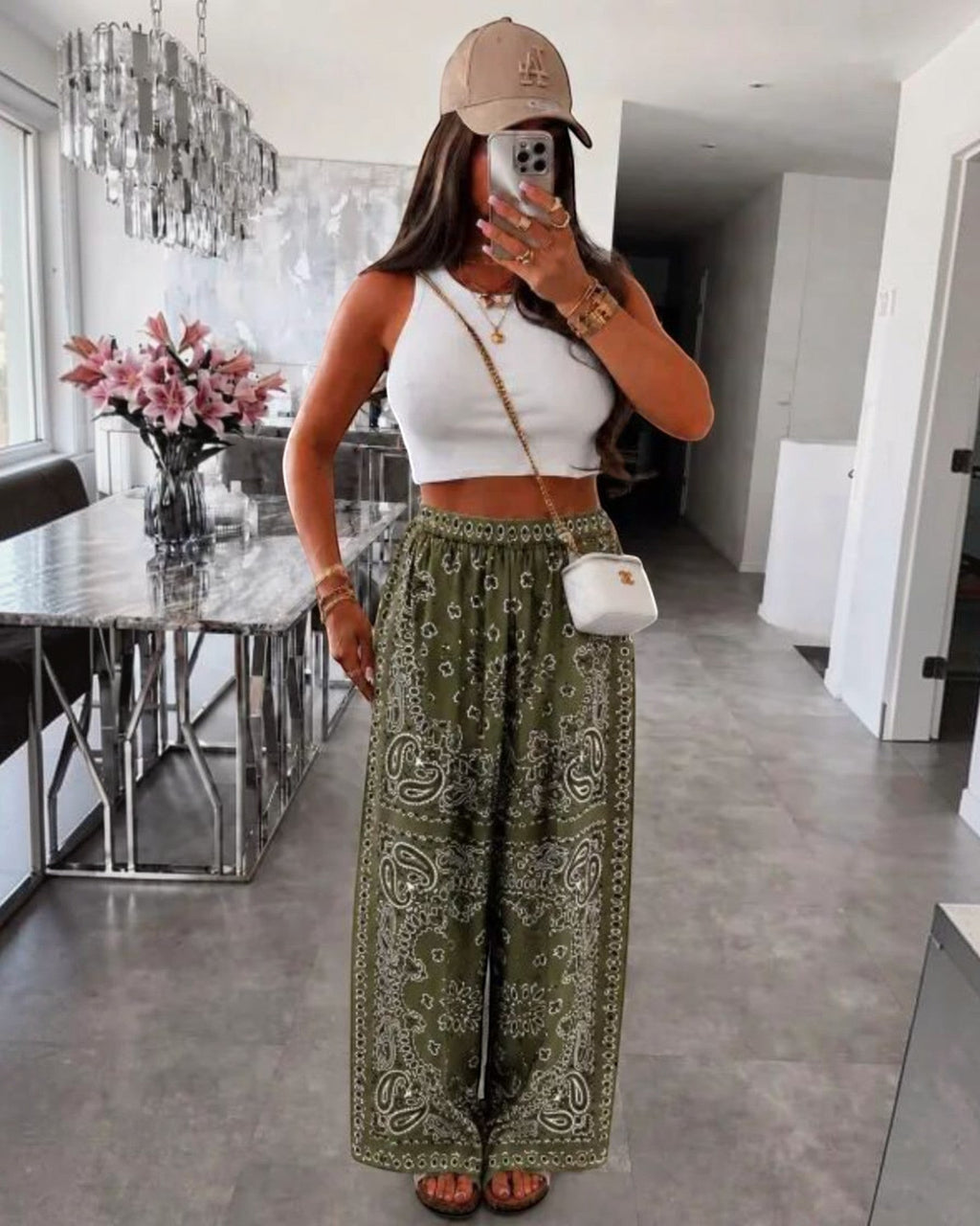 Pantalon large vert imprimé bandana ISSYMA en viscose, taille élastique, coupe fluide pour un style décontracté estival.