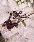 Porte-clés chien teckel en cuir avec breloques - Accessoires - ÉLINE L'ATELIER