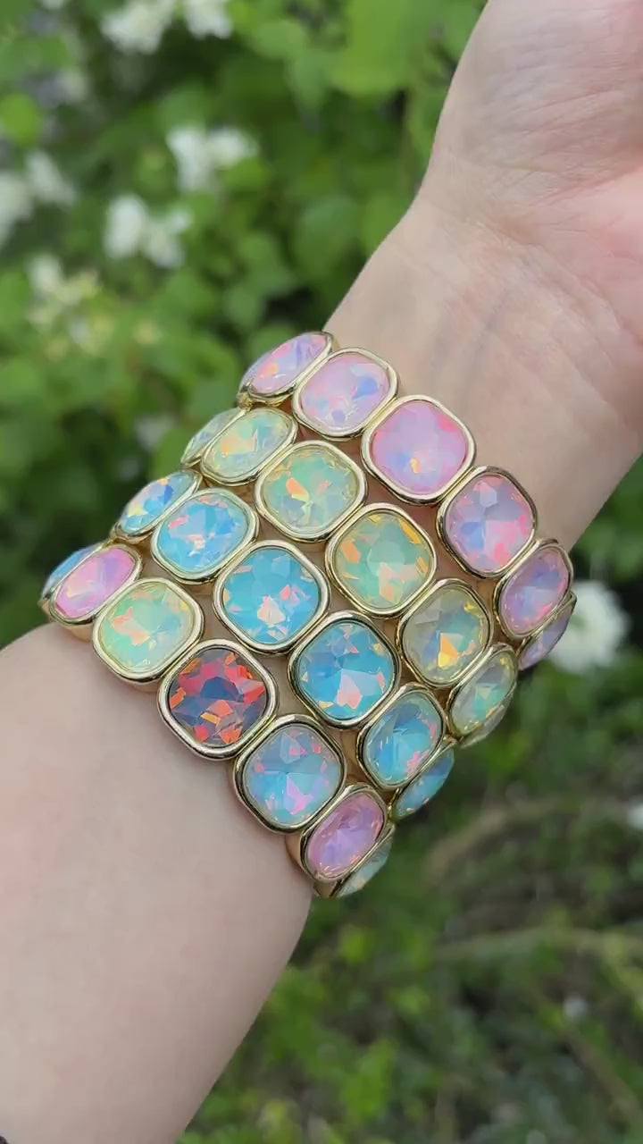 Bracelet élastique cristaux irisés multicolores monture dorée