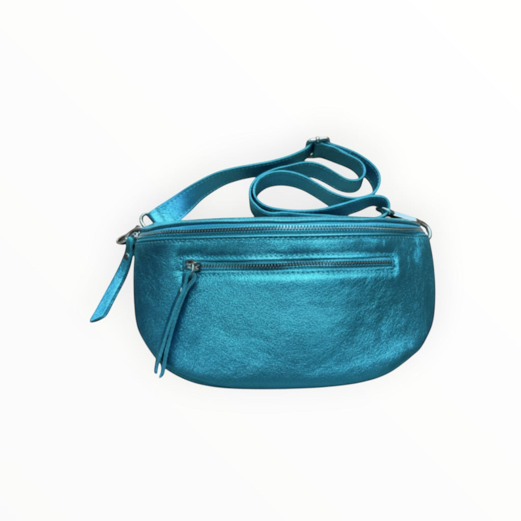 Sac banane Louisa Lee en cuir de vachette irisé bleu turquoise avec deux fermetures zippées et bandoulière