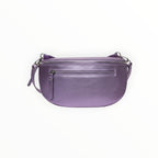 Sac banane Louisa Lee en cuir de vachette irisé violet avec deux fermetures zippées et bandoulière réglable.