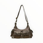 Sac bandoulière femme en cuir métallisé doré avec poches extérieures et fermeture zippée.