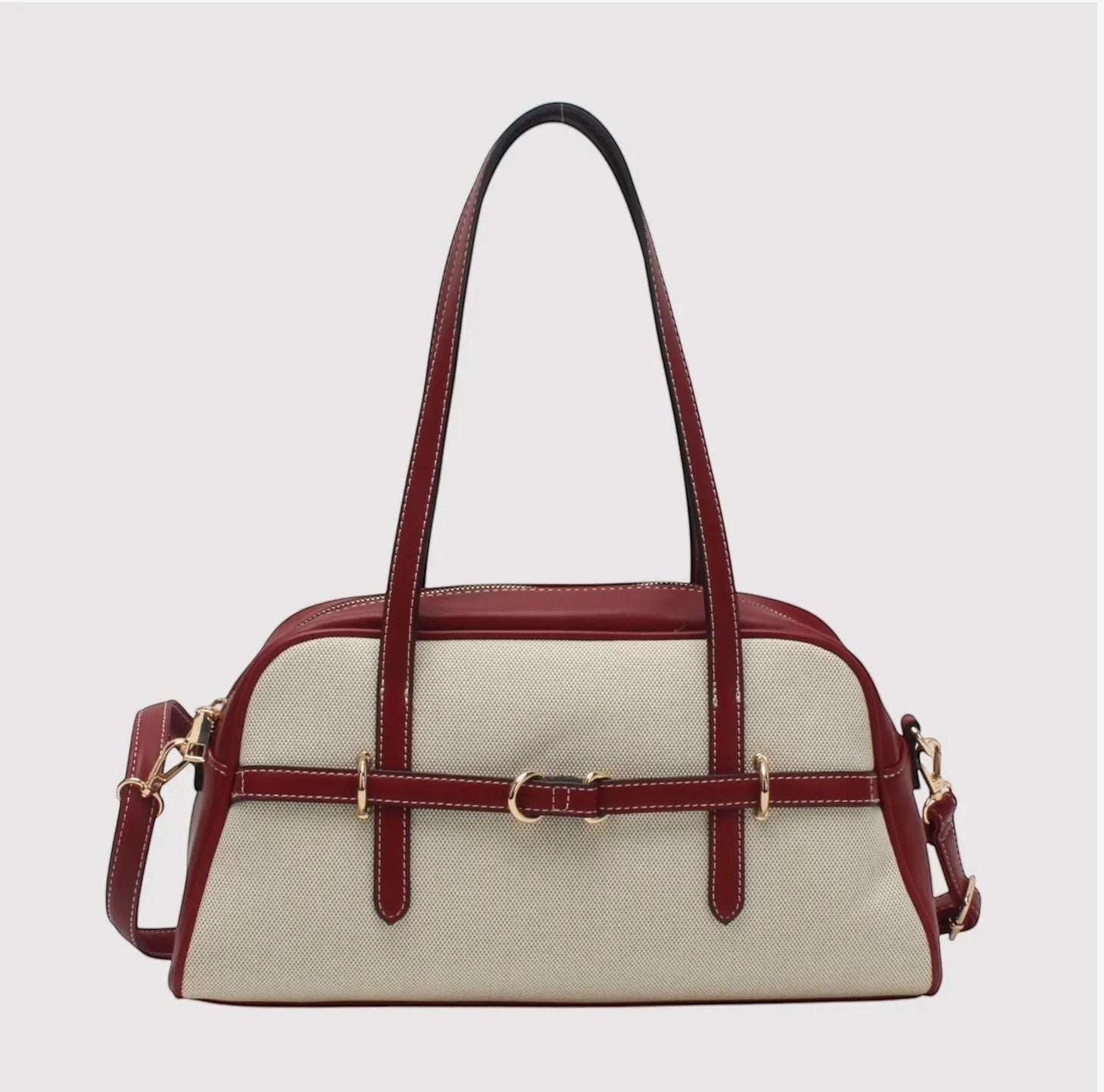 Sac bandoulière long en toile beige et cuir bordeaux, boucle dorée décorative, anses et bandoulière réglable.