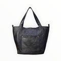 Sac cabas  Mariana par LOUISA LEE en cuir de vachette noir tressé washed avec poche frontale, fabriqué en Italie