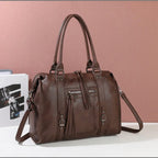 Grand sac cabas marronGALLANTRY en simili cuir mat avec anses, bandoulière et détails zippés élégants.