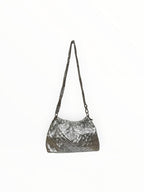 Sac bandoulière LOUISA LEE en cuir de vachette irisé argenté avec effet matelassé et chaîne métallique