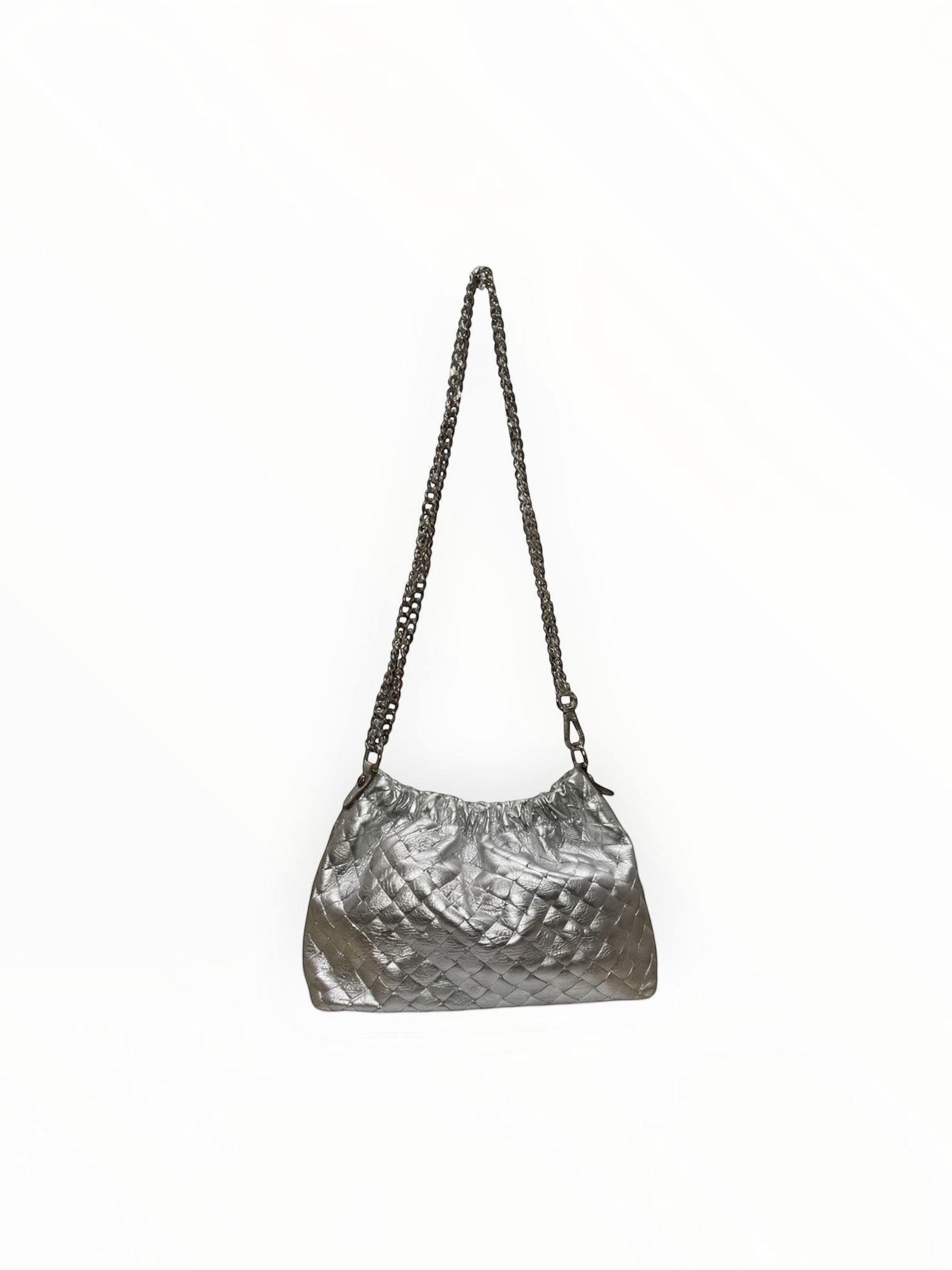 Sac bandoulière LOUISA LEE en cuir de vachette irisé argenté avec effet matelassé et chaîne métallique