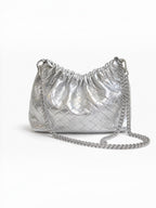 Sac à main  LOUISA LEE en cuir de vachette irisé argenté avec effet matelassé et bandoulière chaîne