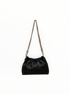 Sac à main  LOUISA LEE en cuir de vachette noir irisé avec effet plissé et bandoulière en chaîne dorée