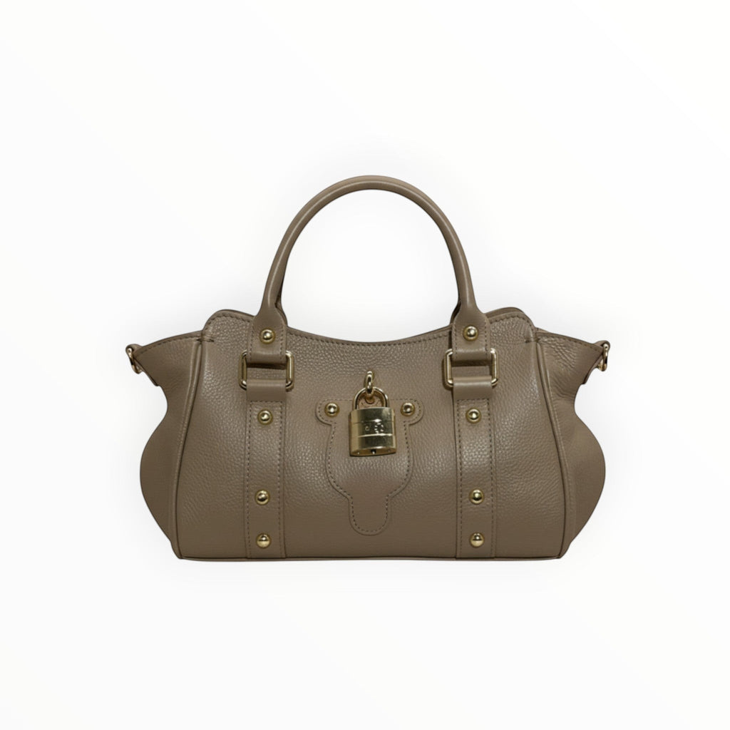 Sac à main  LOUISA LEE Madeleine en cuir de vachette grainé taupe avec fermoir cadenas et détails dorés.