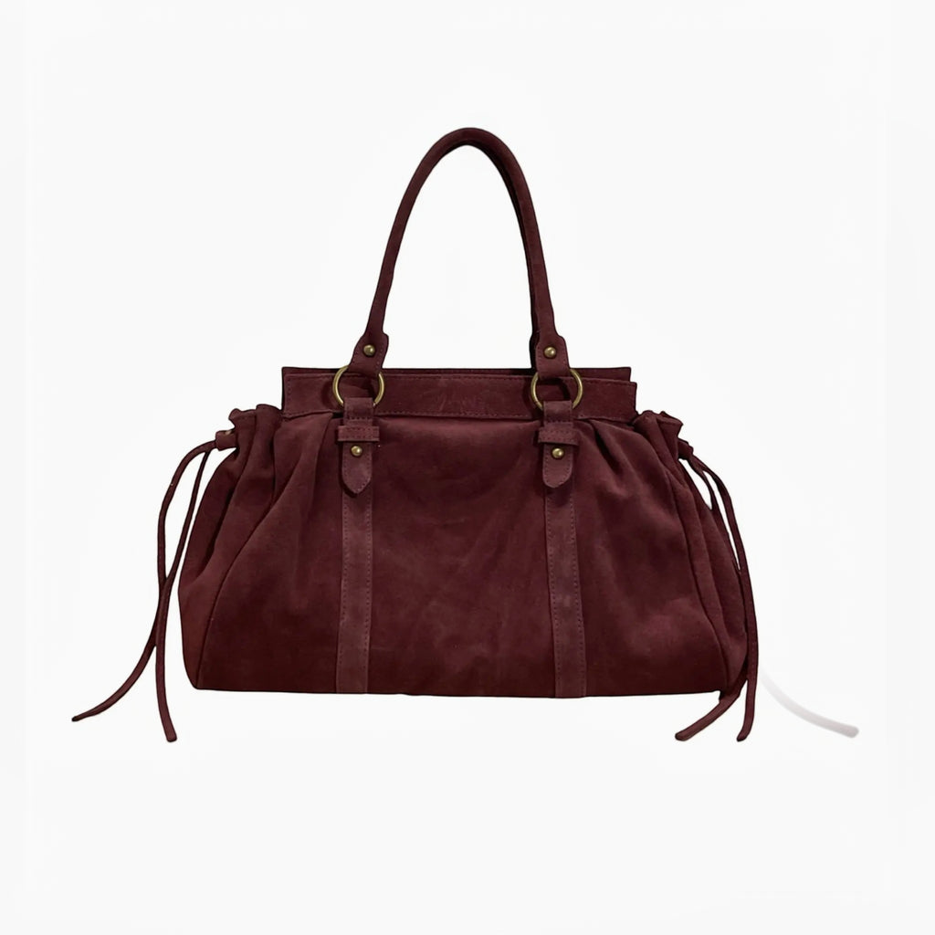 Sac à main LOUISA LEE Gilia en cuir suédé bordeaux, format 16 pouces avec finitions dorées et anses.