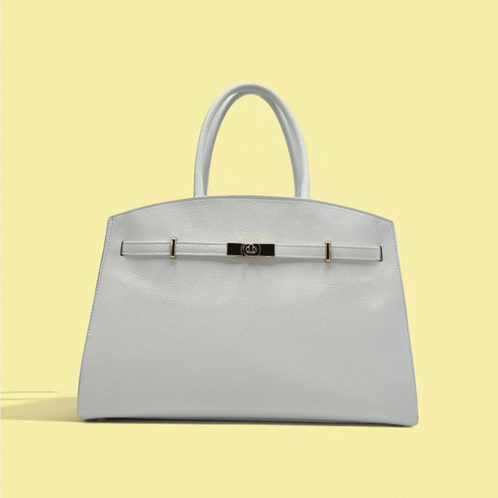 Sac à main XL SUIE VALENTINI en cuir blanc grainé, fabriqué en Italie, vendu par avec fermoir doré élégant.