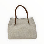 Sac à main Louisa Lee en raphia naturel tressé, garnitures en cuir marron, anses courtes. Style bohème-chic.