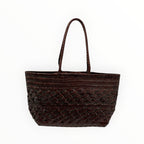 Grand sac shopping Louisa Lee en cuir marron tressé croisé, style bohème-chic fabriqué en Italie.