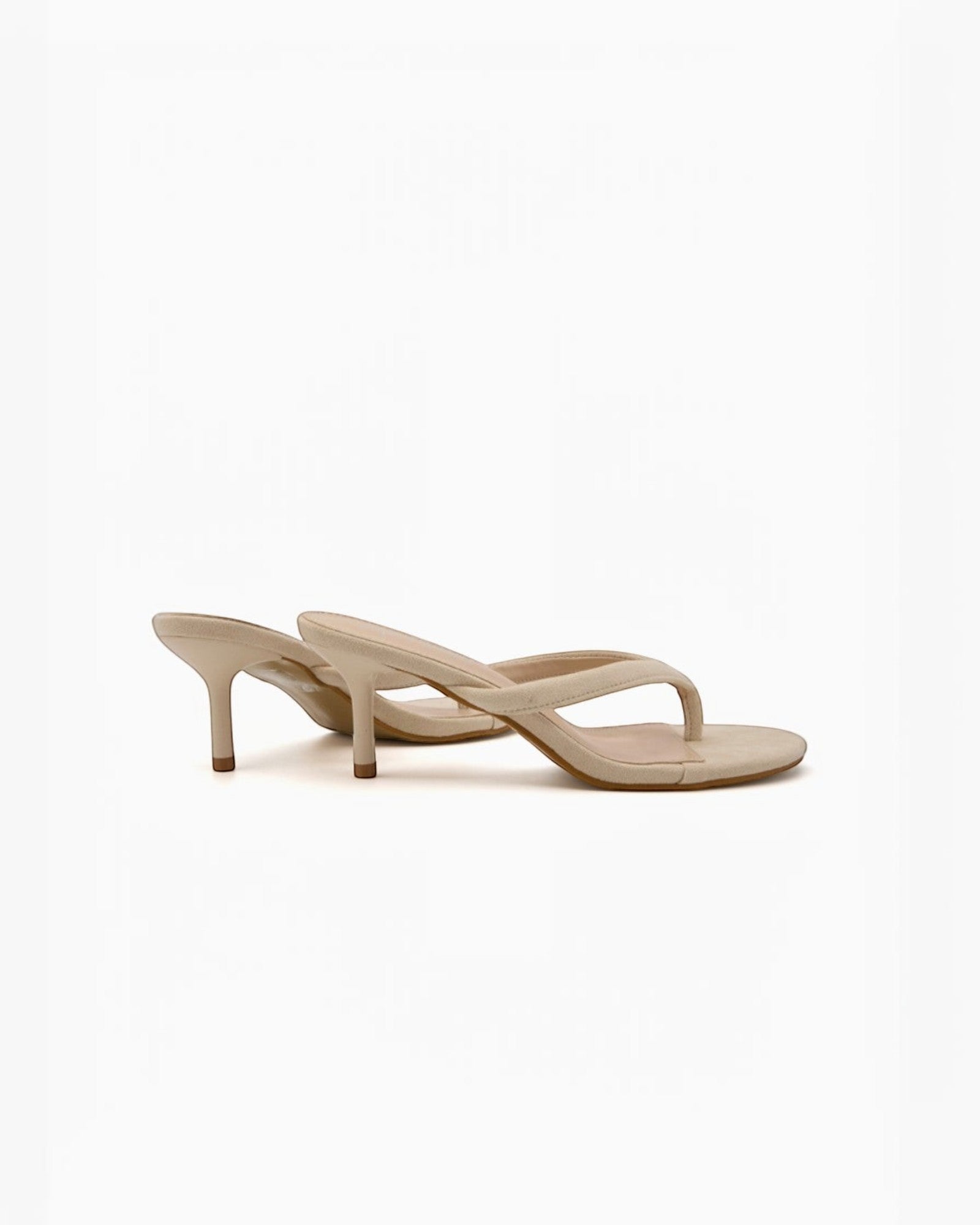 sandales à talon fin et bout ouvert en daim beige pour femme, idéales pour l'été.