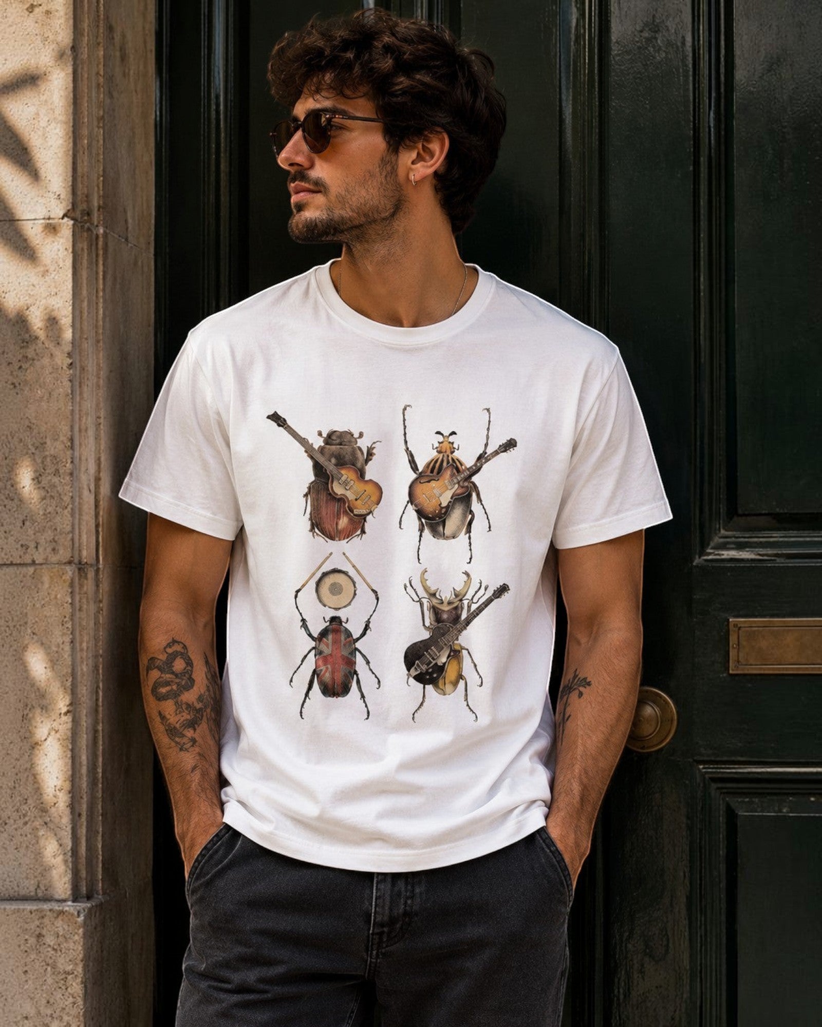T-shirt blanc en coton bio homme avec imprimé Beet les jouant de la musique. Coupe ajustée, col rond.